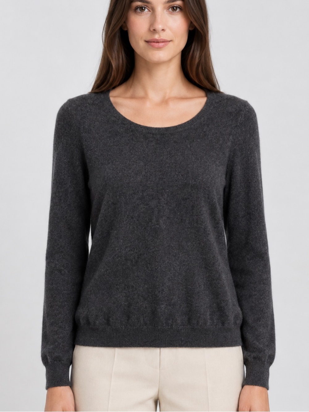 Uniqlo Scoop Round Neck Cashmere Sweater in Charcoal Grey
